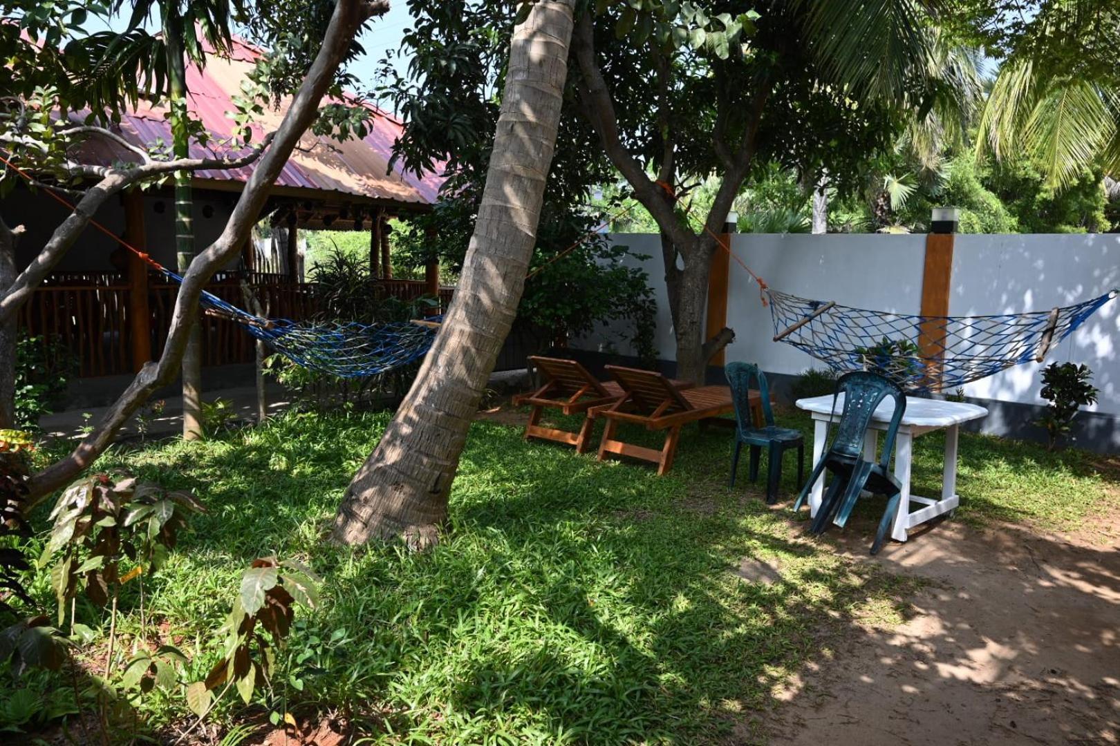 Vibushan Guest House Nilaveli Esterno foto